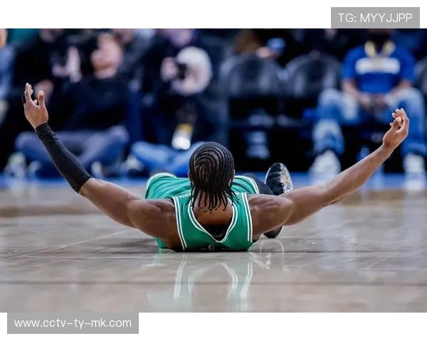 杰伦布朗发际线引热议 多家植发机构纷纷伸出援手 杰伦布朗发际线引热议 多家植发机构纷纷伸出援手